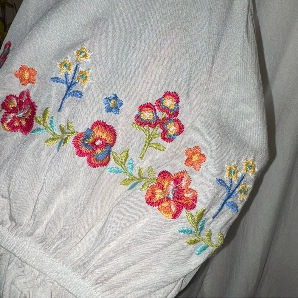 Savannah Jane Embroidered White Blouse NWOT - Picture 9 of 15